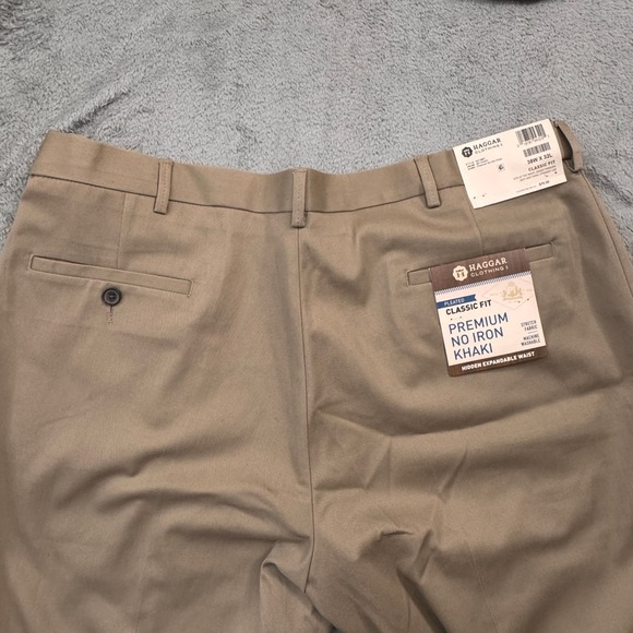 NWT Haggar Mens Classic Fit Premium Khaki Pleated Pants 38x32 Stretch Fabric - Picture 3 of 8